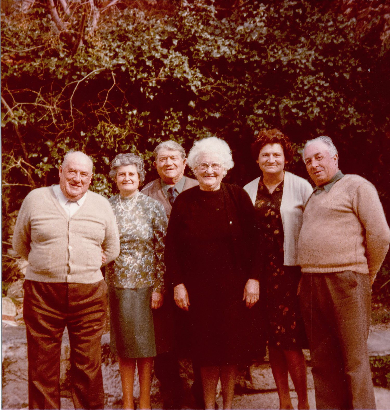 Restauration fidèle d'une photo ancienne de famille — Mes Racines, sans inventer les visages — atelier artisanal Grain & Pixel Béziers Hérault
