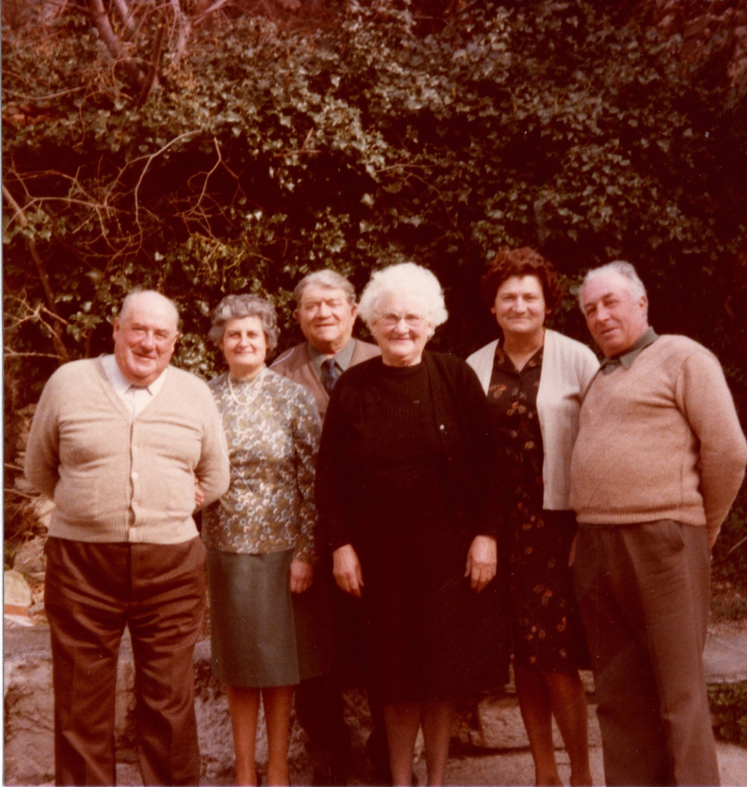 Photo ancienne de famille avant restauration patrimoniale — Mes Racines, lignée Martin, atelier Grain & Pixel Béziers